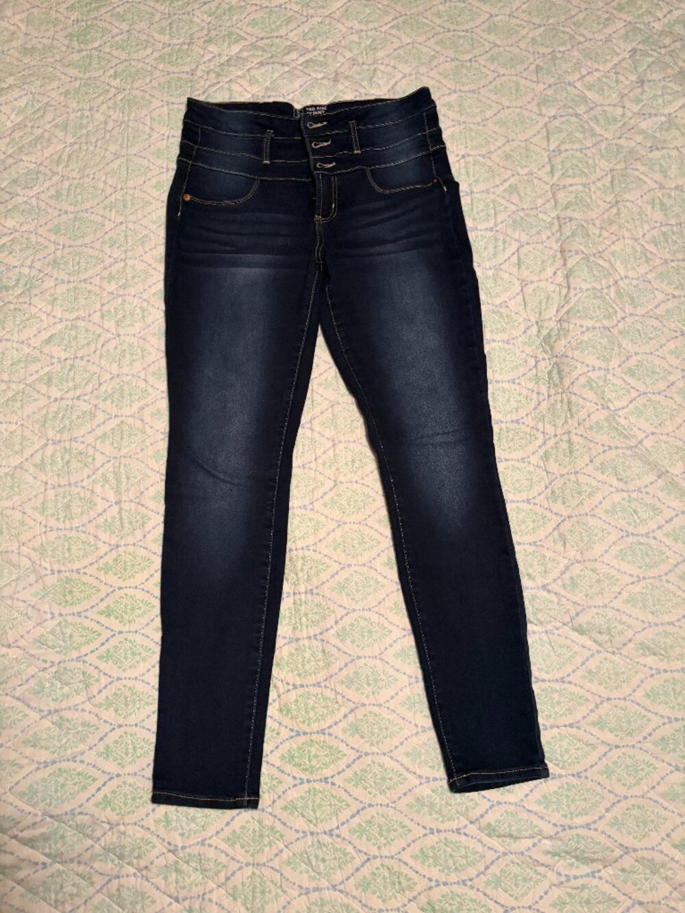 NO BO MID RISE SKINNY BLUE JEANS